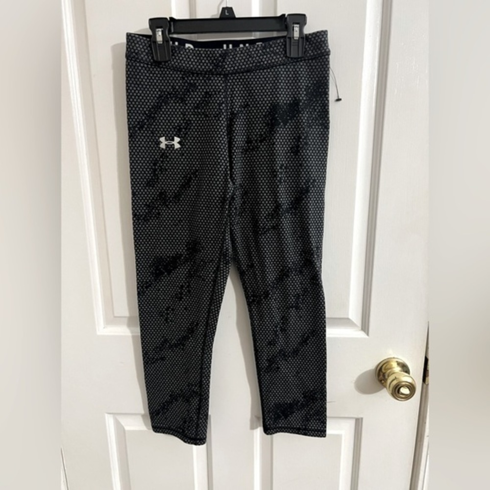Women’s under Armour Capri leggings. Size small